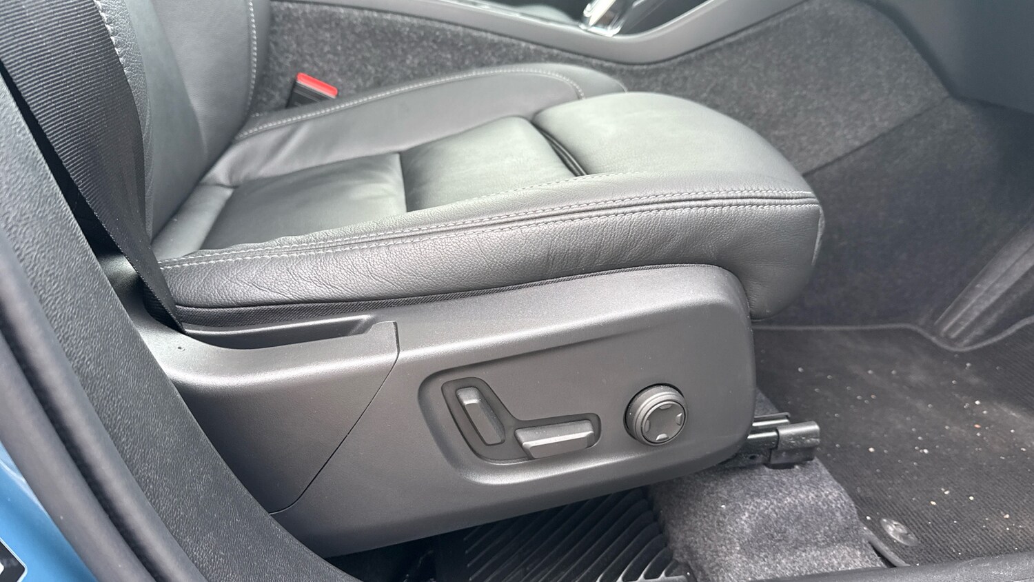 Used Volvo XC40 2024 for sale - 76653249: Photo 28