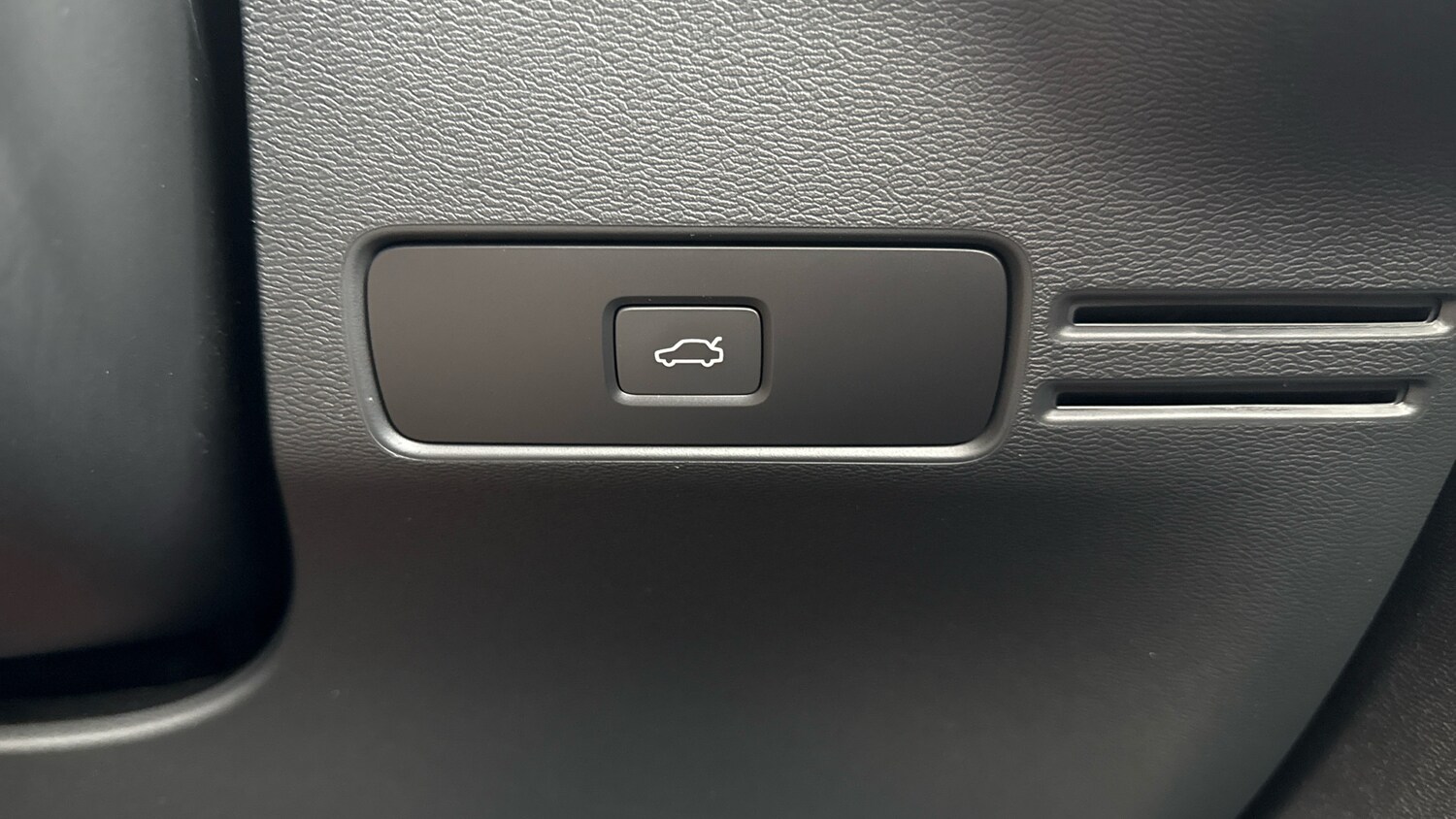 Used Volvo XC40 2024 for sale - 76653249: Photo 32