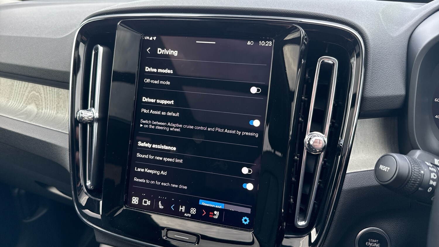 Used Volvo XC40 2024 for sale - 76653249: Photo 38