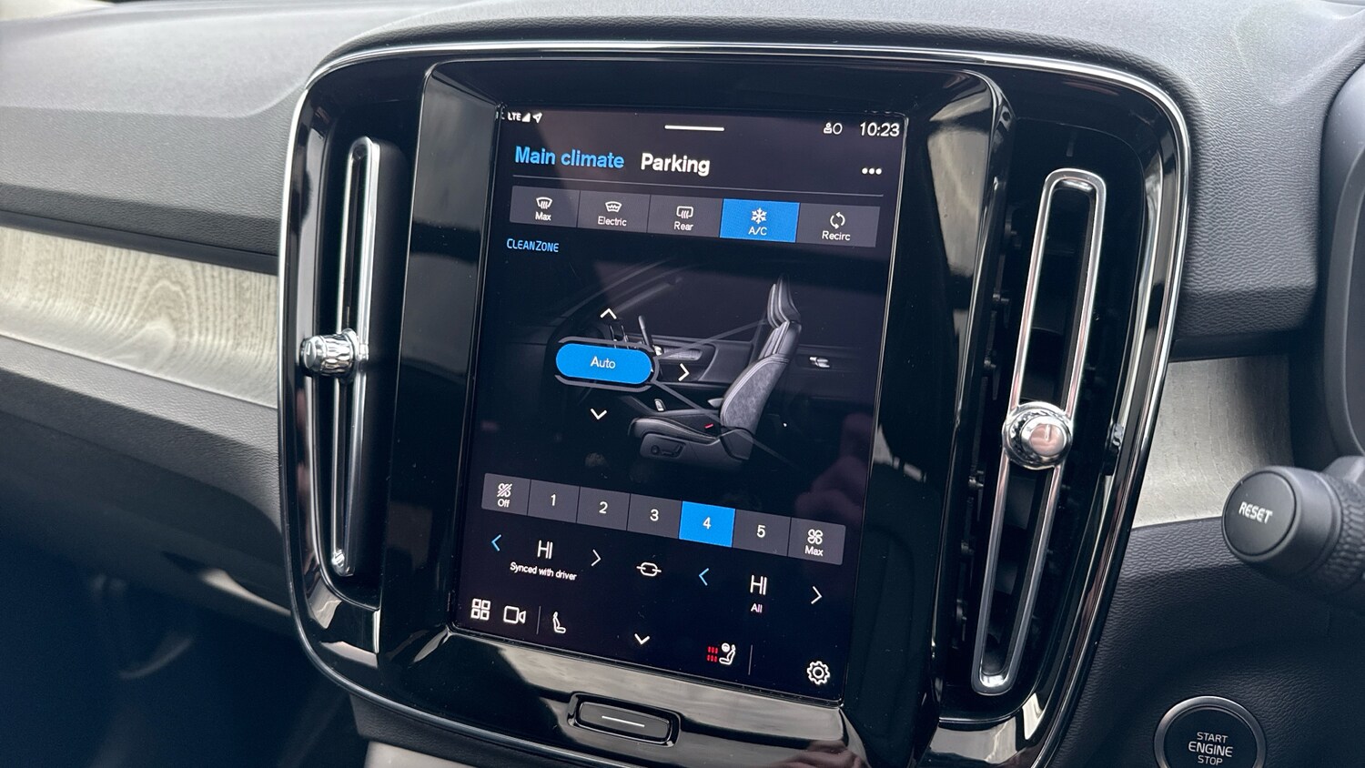 Used Volvo XC40 2024 for sale - 76653249: Photo 39