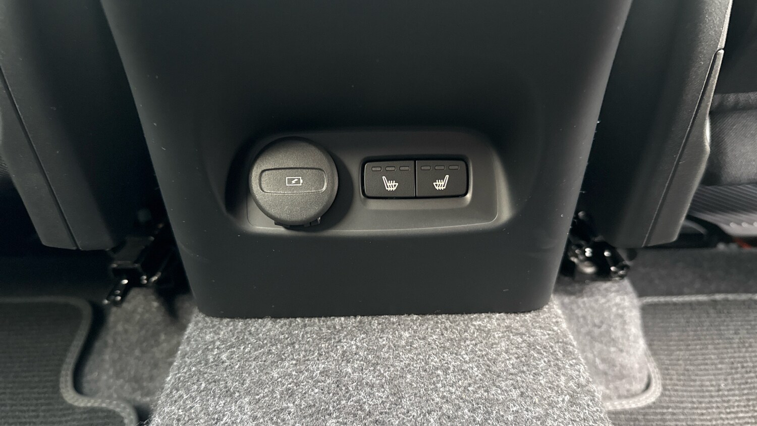 Used Volvo XC40 2024 for sale - 76653249: Photo 41