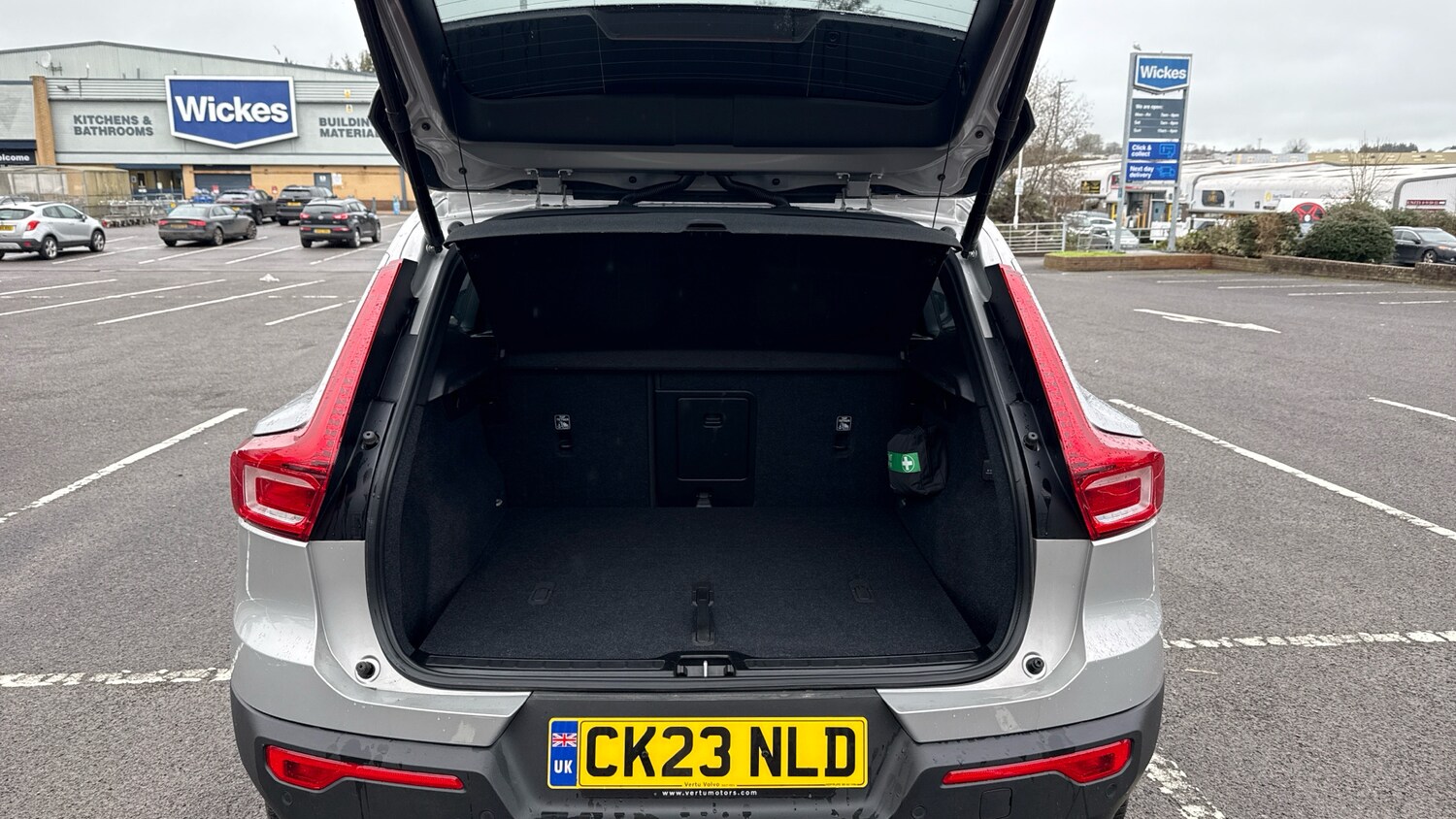 Used Volvo XC40 2023 for sale - 77965644: Photo 13