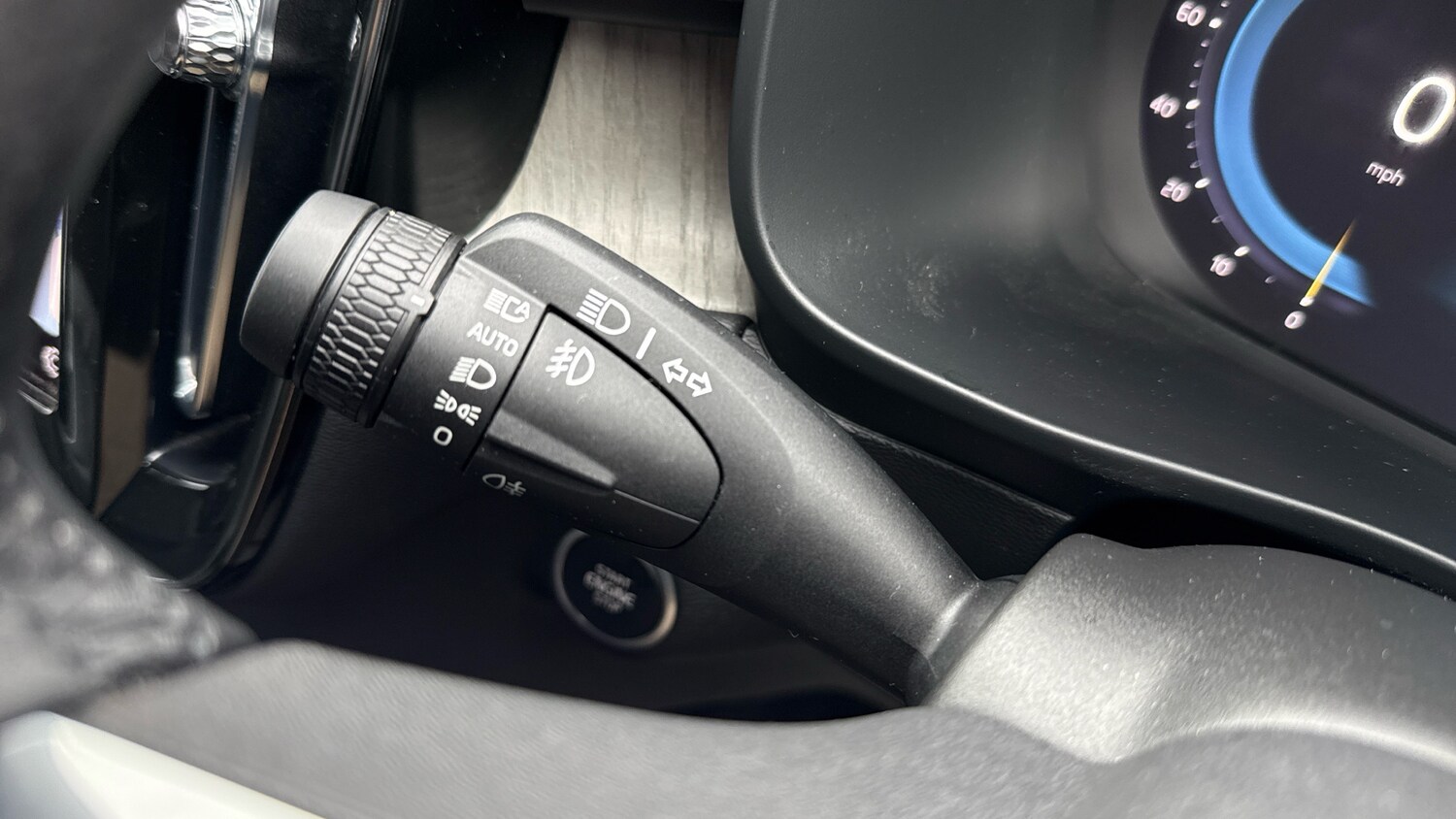 Used Volvo XC40 2023 for sale - 77965644: Photo 18