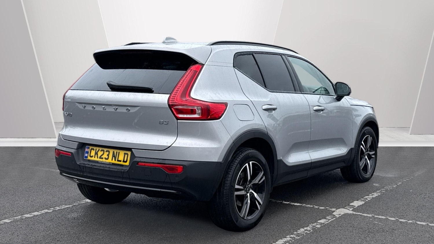 Used Volvo XC40 2023 for sale - 77965644: Photo 2