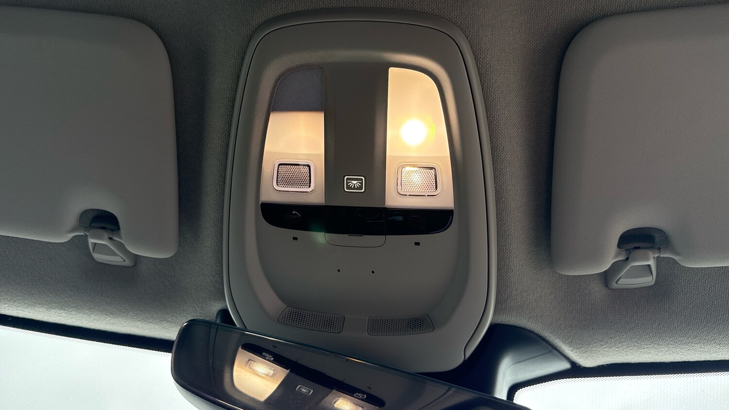 Used Volvo XC40 2023 for sale - 77965644: Photo 25