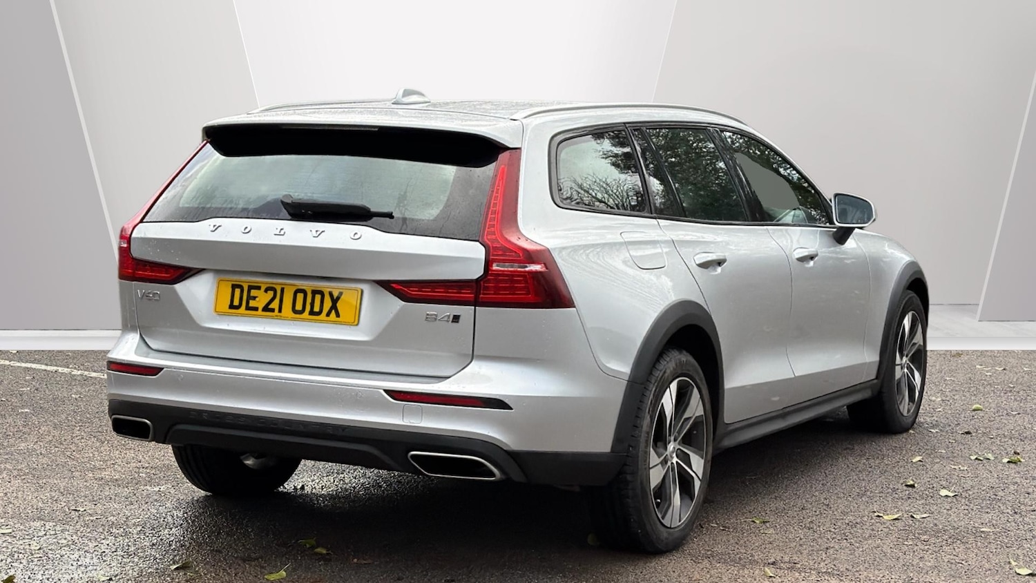 Used Volvo V60 2021 for sale - 76653203: Photo 2