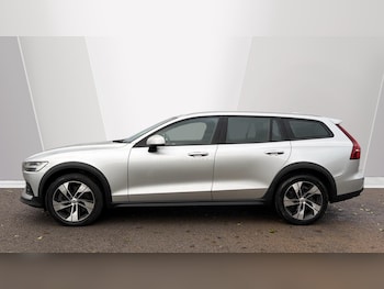 Used Volvo V60 2021 for sale - 76653203: Photo