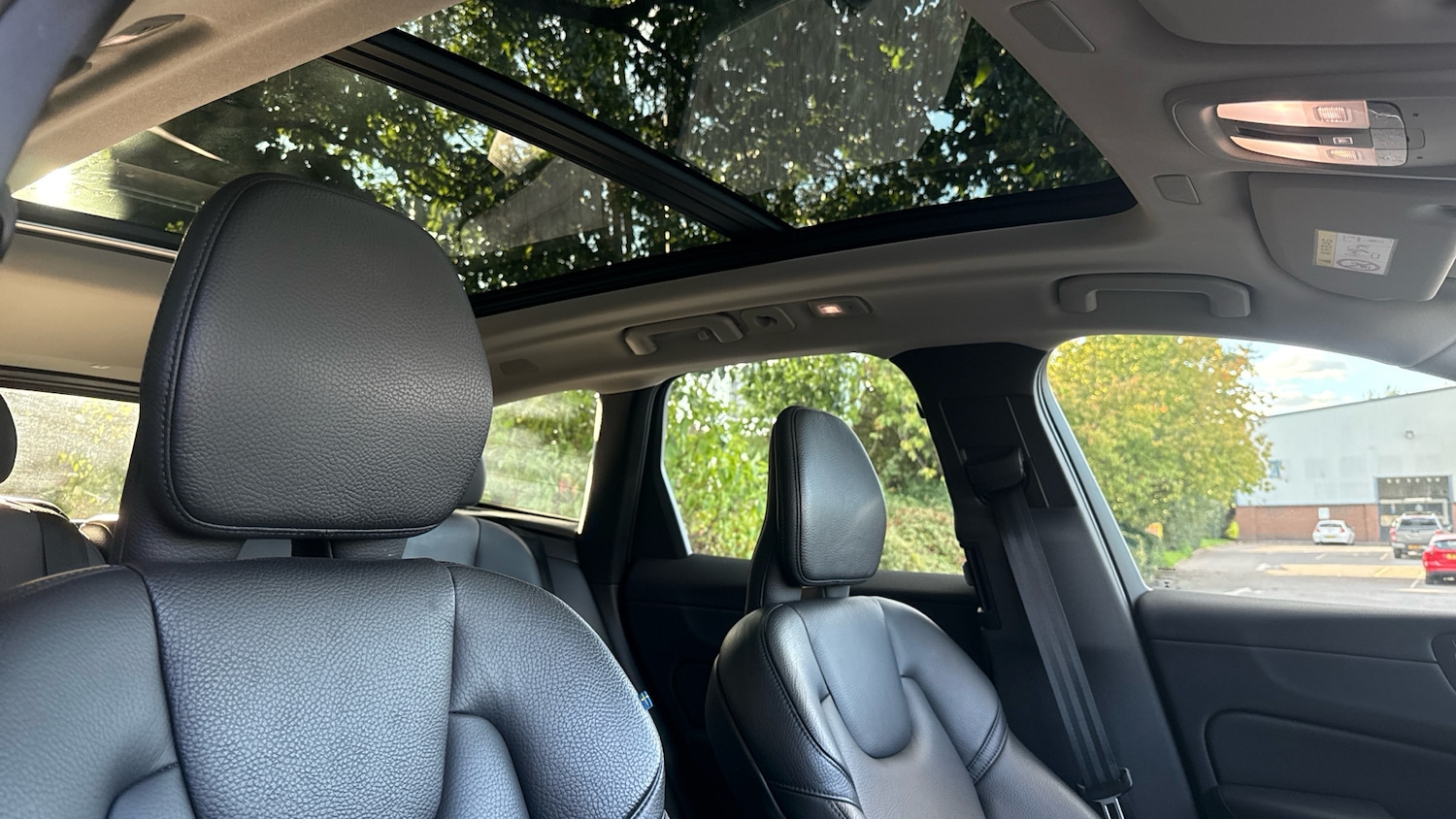 Used Volvo XC60 2023 for sale - 76653218: Photo 33