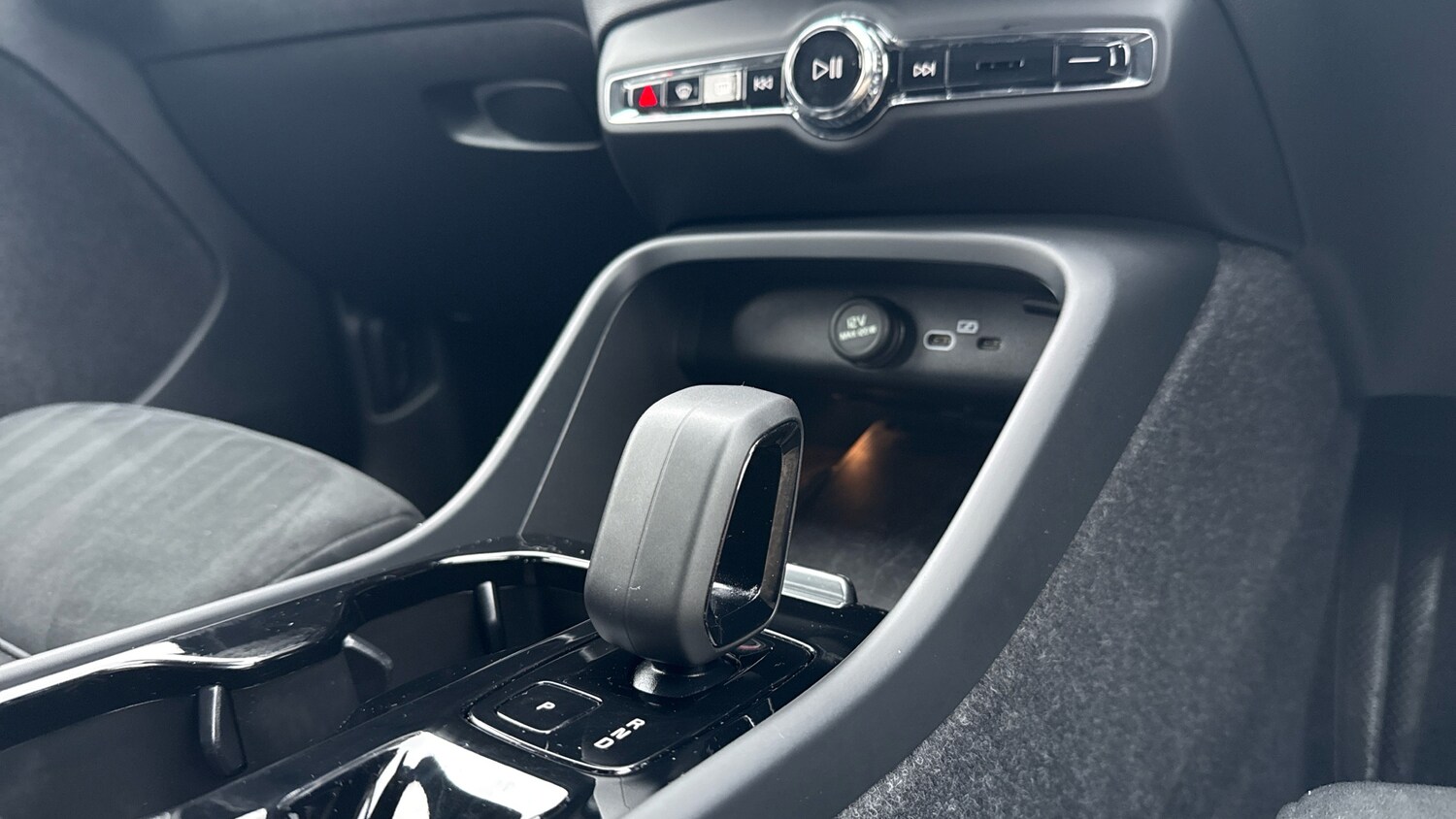 Used Volvo XC40 2024 for sale - 76653241: Photo 14