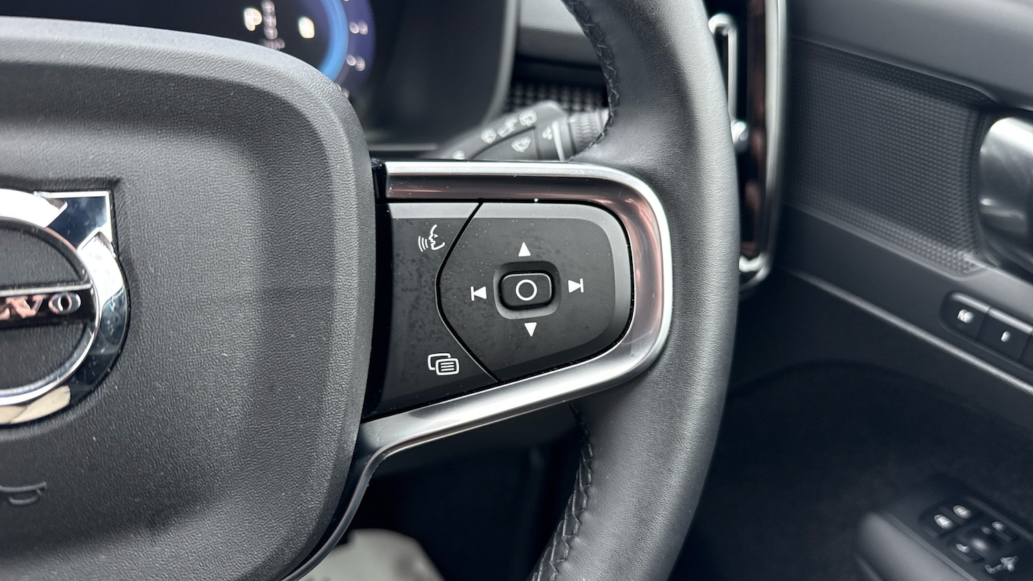 Used Volvo XC40 2024 for sale - 76653241: Photo 19