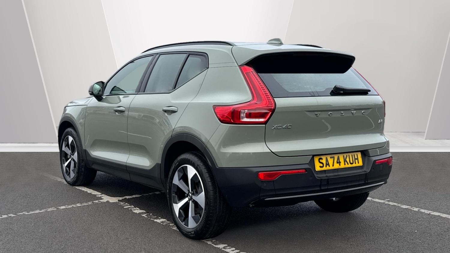 Used Volvo XC40 2024 for sale - 76653241: Photo 2