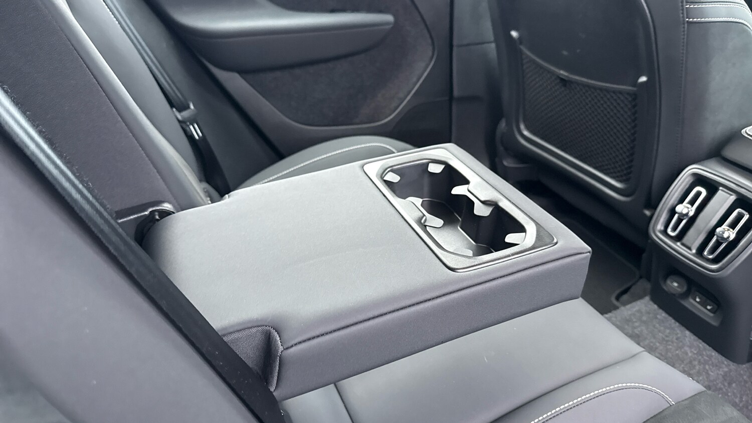 Used Volvo XC40 2024 for sale - 76653241: Photo 26