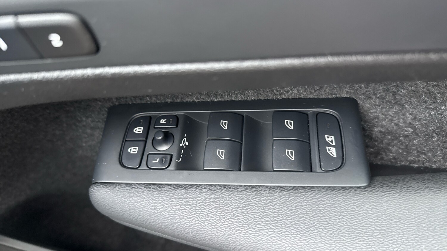 Used Volvo XC40 2024 for sale - 76653241: Photo 28