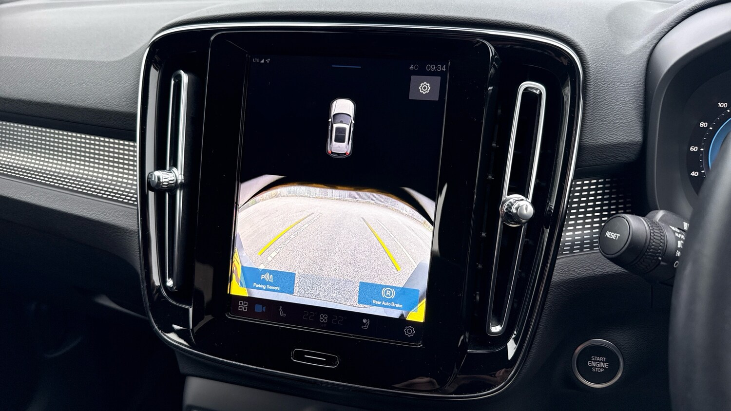 Used Volvo XC40 2024 for sale - 76653241: Photo 32