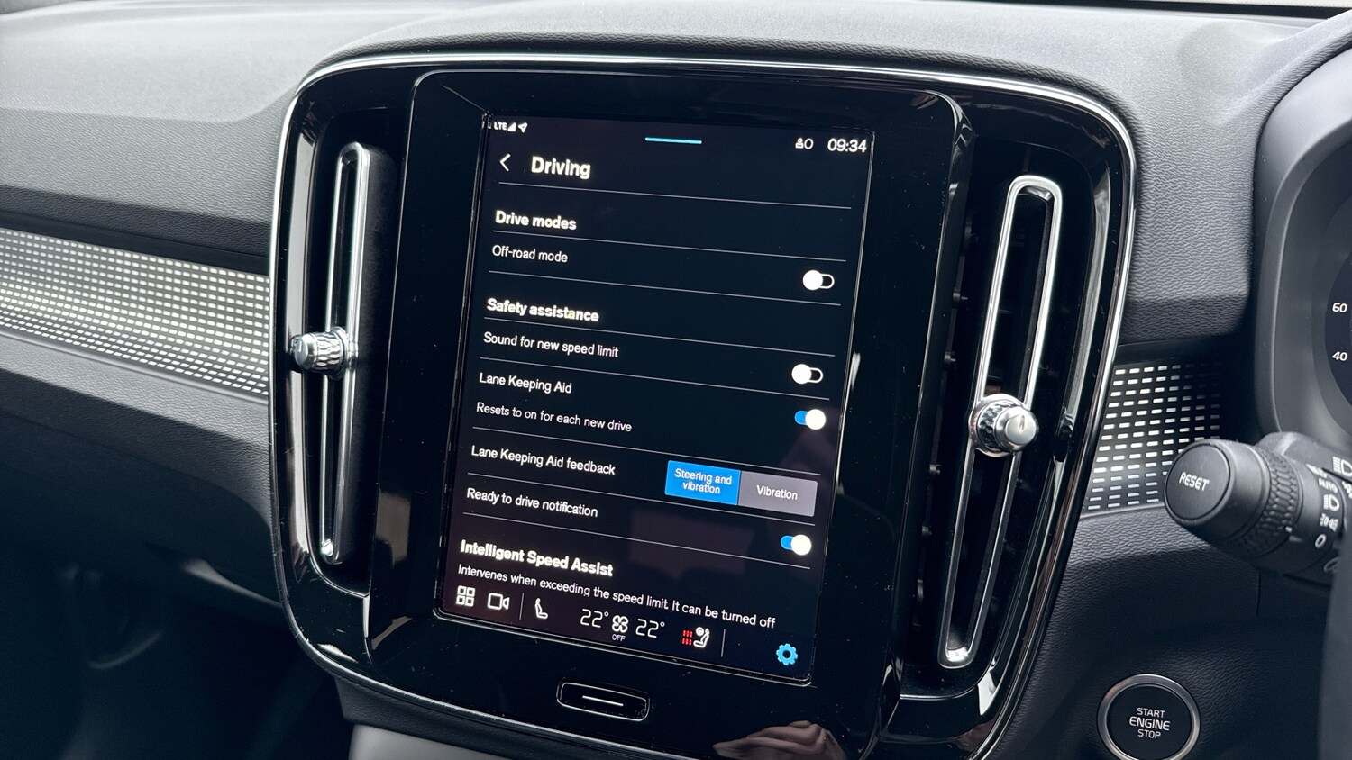 Used Volvo XC40 2024 for sale - 76653241: Photo 33