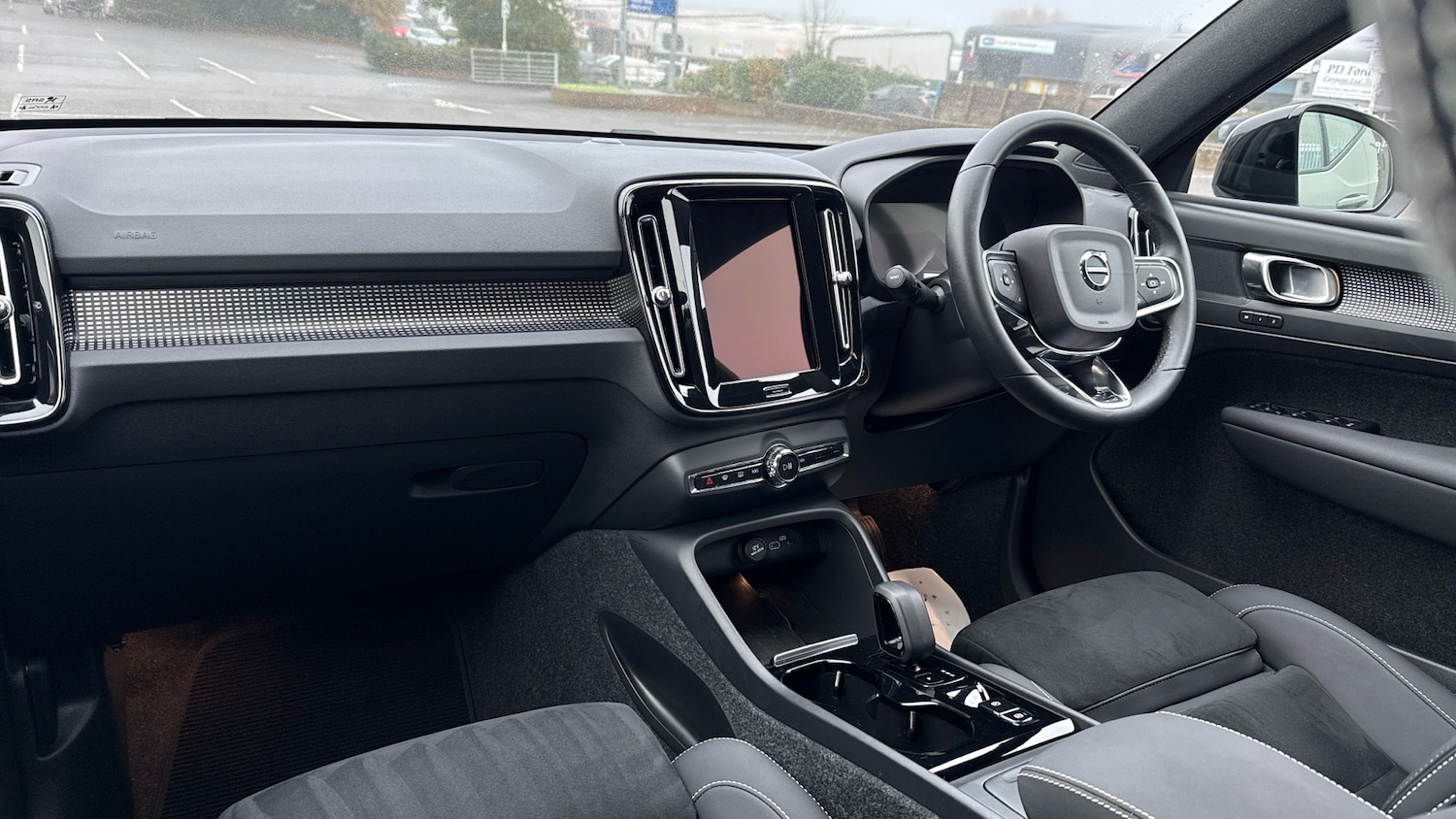 Used Volvo XC40 2024 for sale - 76653241: Photo 4