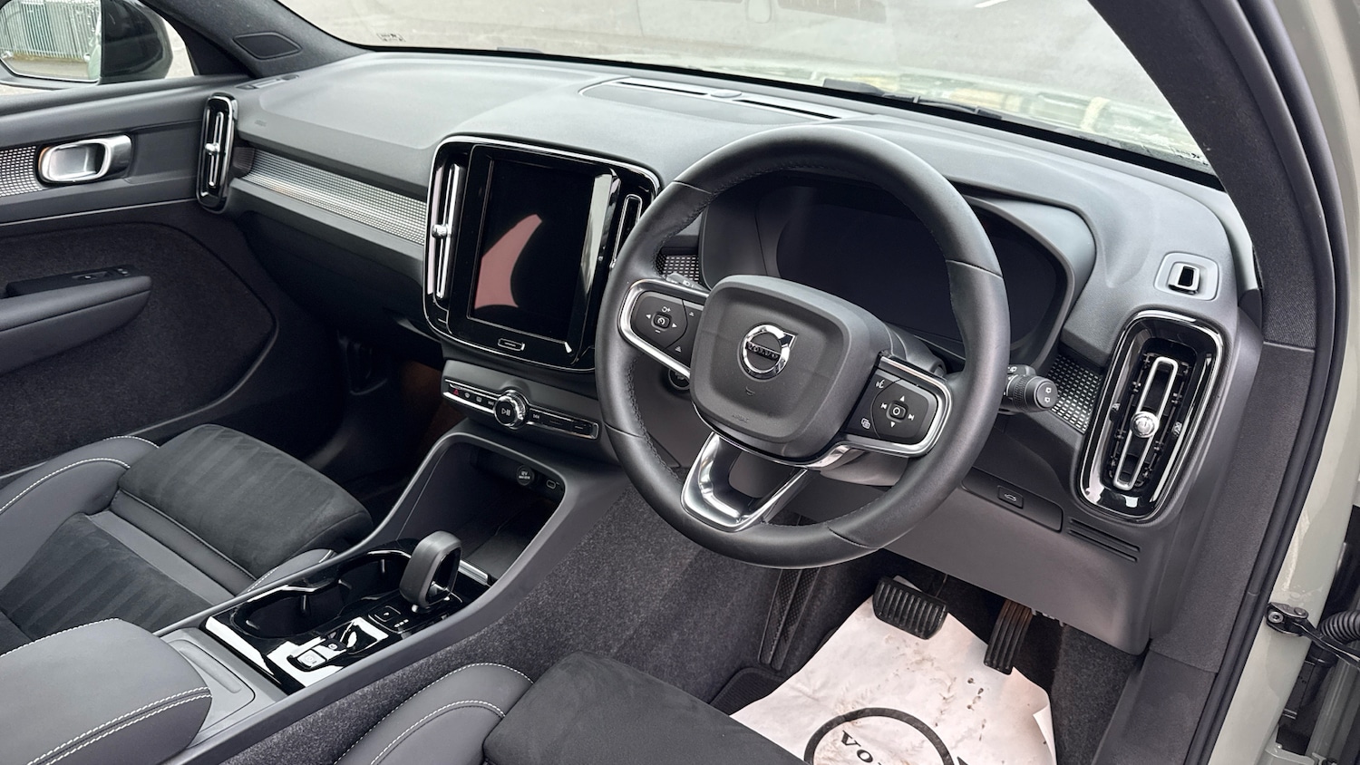 Used Volvo XC40 2024 for sale - 76653241: Photo 5