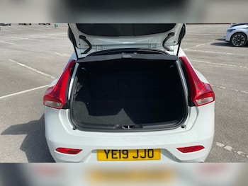 Used Volvo V40 2019 for sale - 79436698: Photo