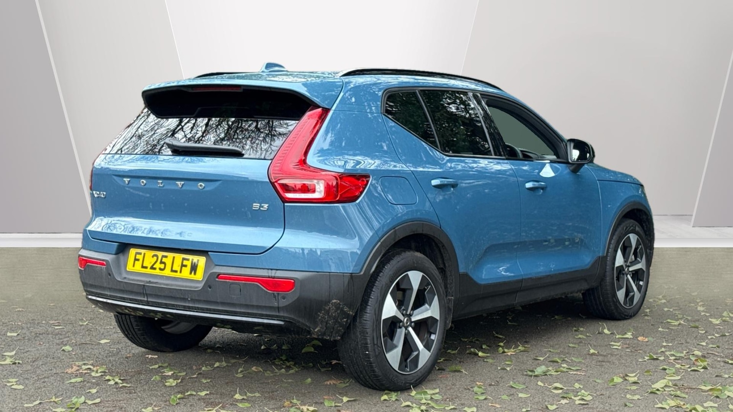 Used Volvo XC40 2025 for sale - 76653202: Photo 2