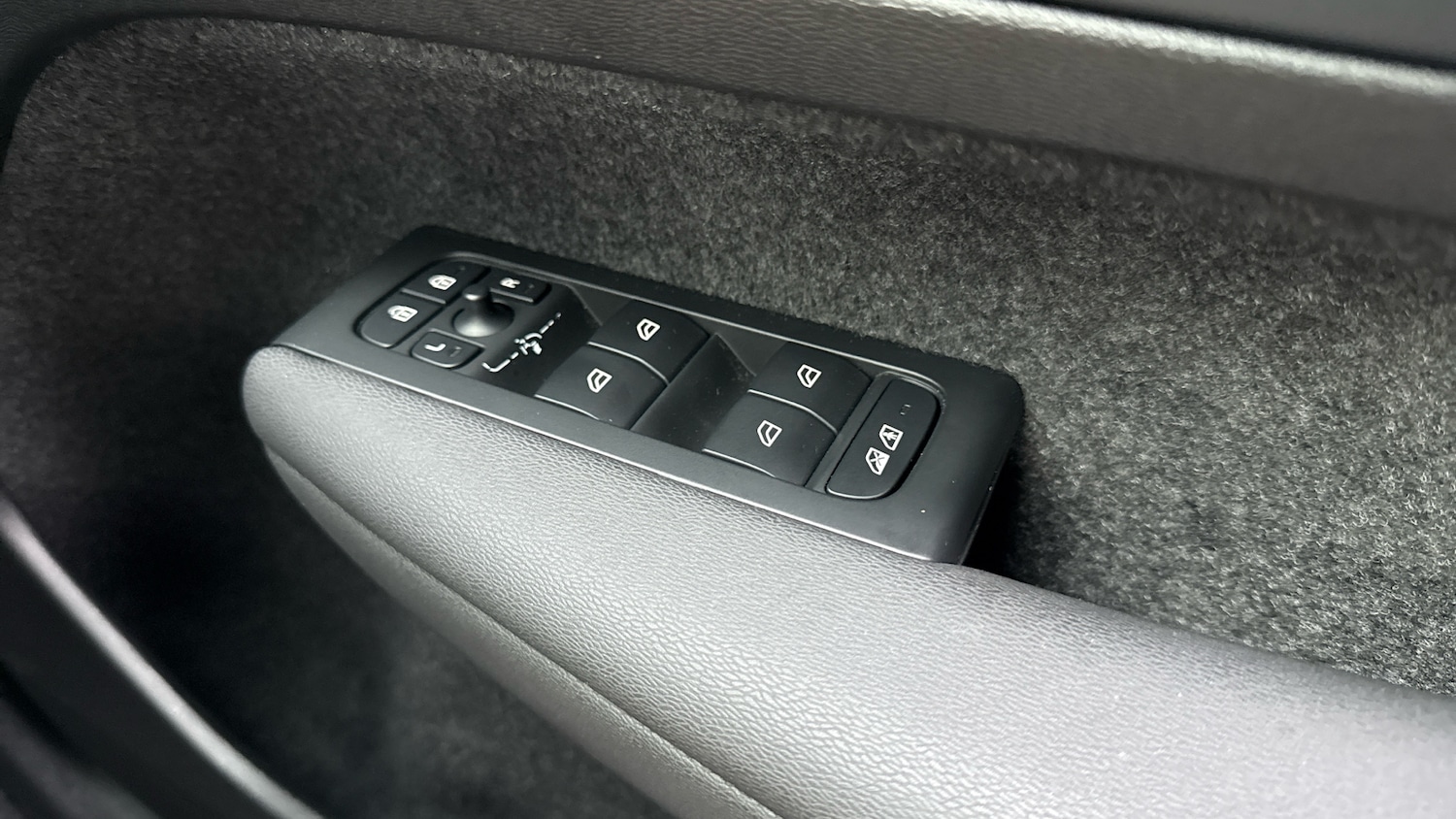 Used Volvo XC40 2025 for sale - 76653202: Photo 24