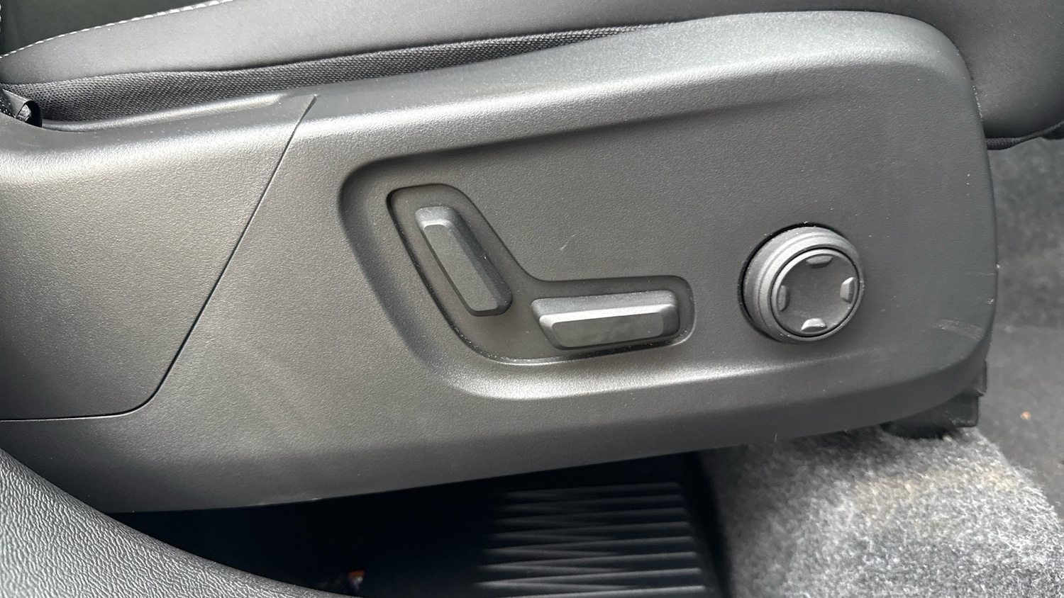 Used Volvo XC40 2025 for sale - 76653202: Photo 30