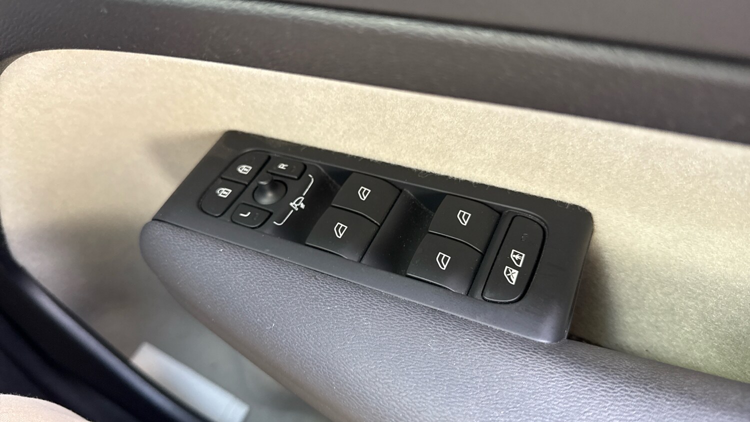 Used Volvo XC40 2022 for sale - 75895319: Photo 28