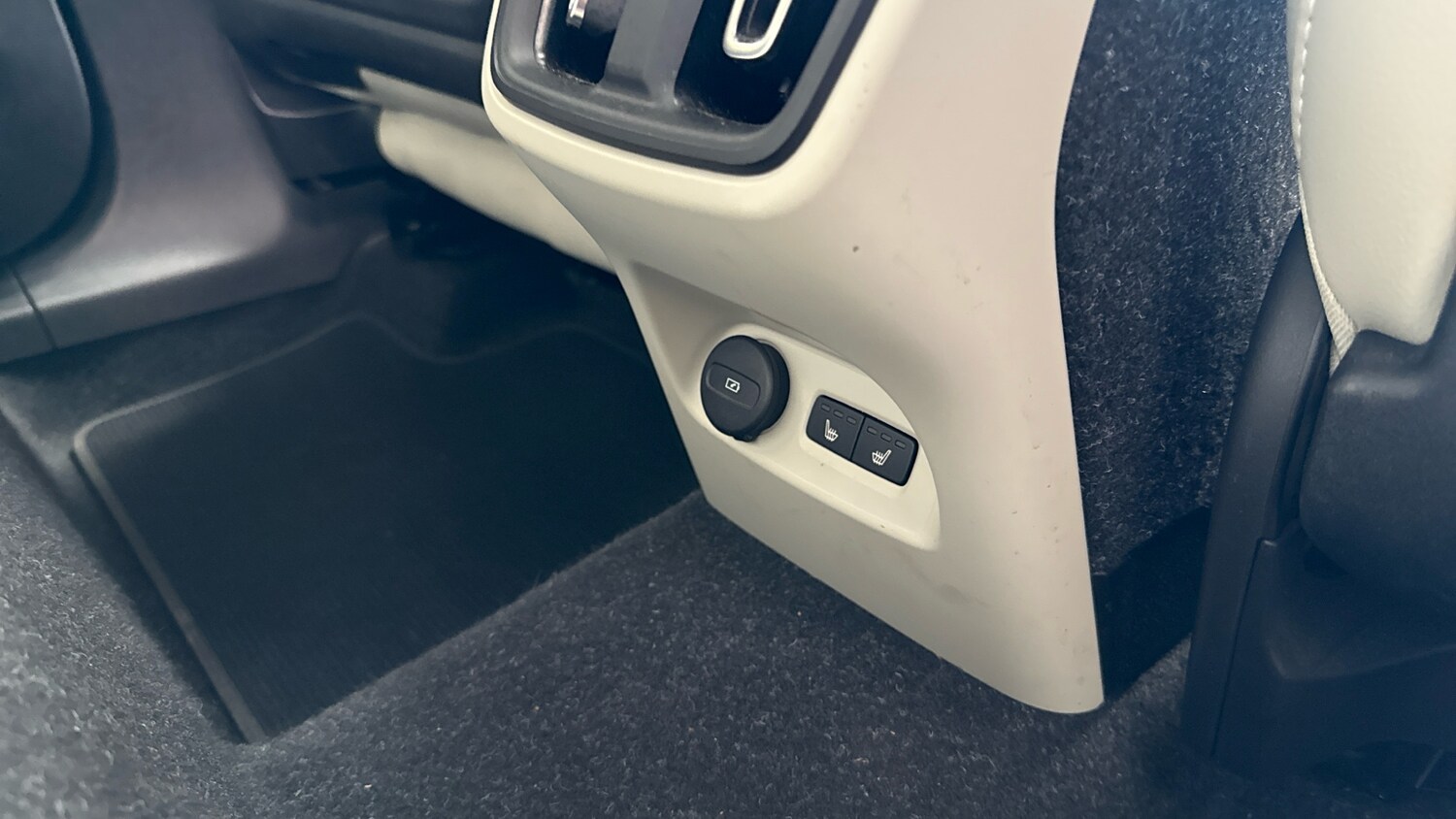 Used Volvo XC40 2022 for sale - 75895319: Photo 34