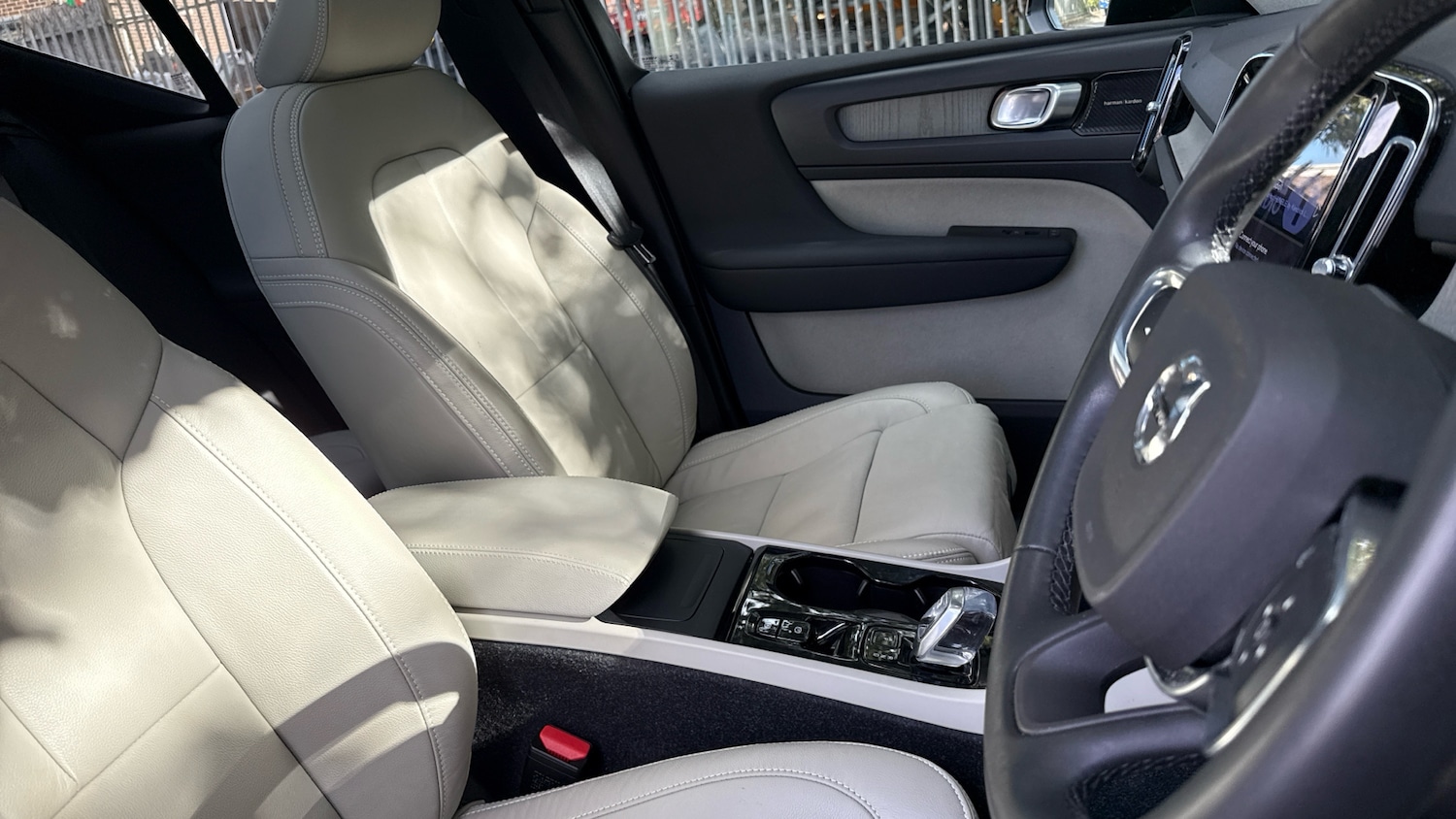 Used Volvo XC40 2022 for sale - 75895319: Photo 9