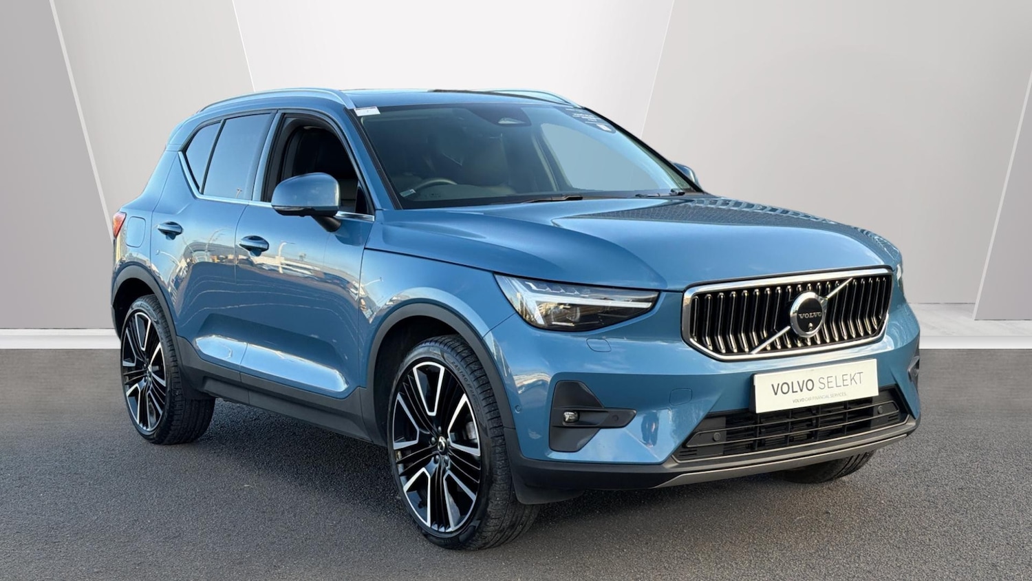 Used Volvo XC40 2025 for sale - 76879216: Photo 1