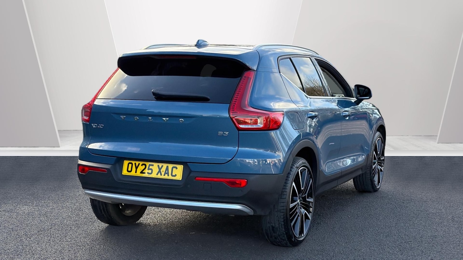 Used Volvo XC40 2025 for sale - 76879216: Photo 2