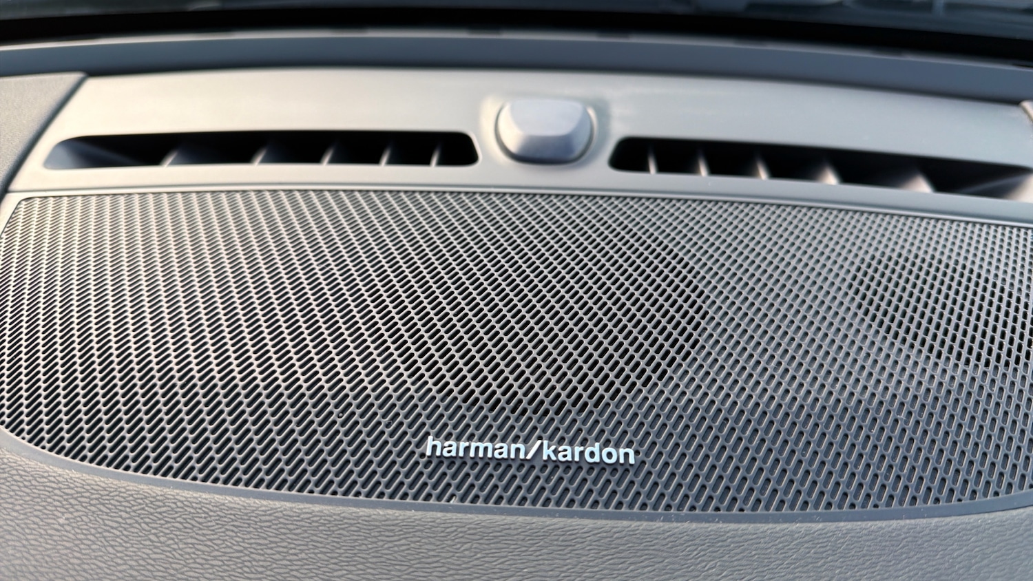 Used Volvo XC40 2025 for sale - 76879216: Photo 25