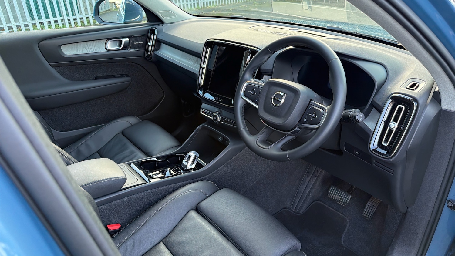 Used Volvo XC40 2025 for sale - 76879216: Photo 4