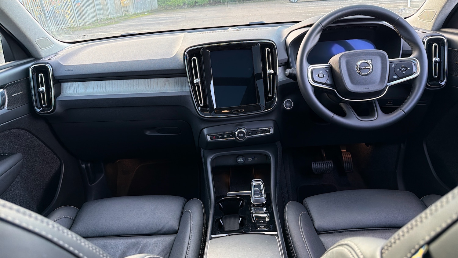 Used Volvo XC40 2025 for sale - 76879216: Photo 5