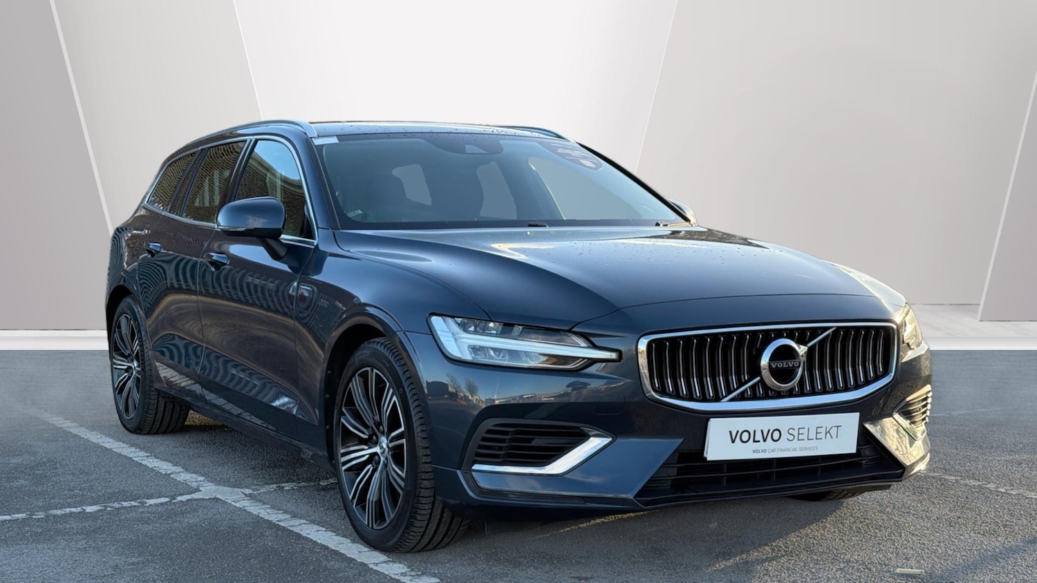 Used Volvo V60 2021 for sale - 76956987: Photo 1