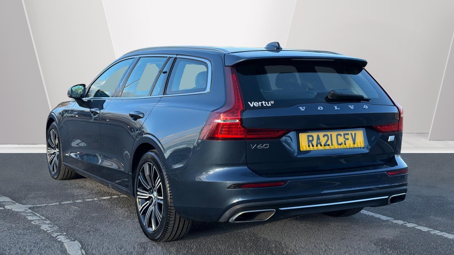 Used Volvo V60 2021 for sale - 76956987: Photo 2