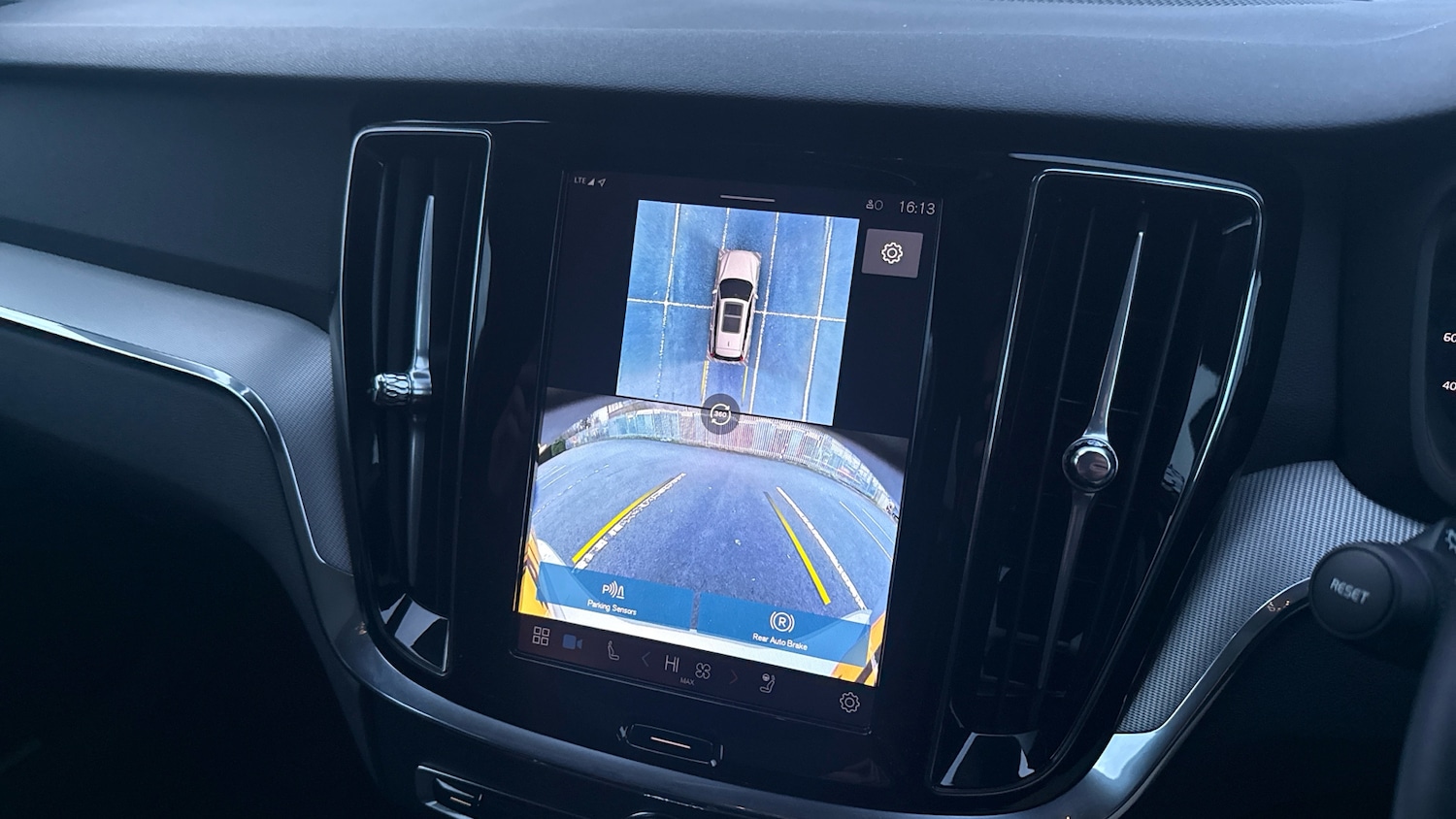 Used Volvo V60 2025 for sale - 76831542: Photo 17