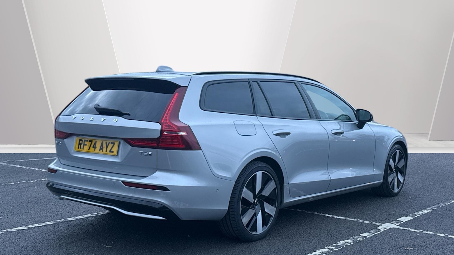 Used Volvo V60 2025 for sale - 76831542: Photo 2