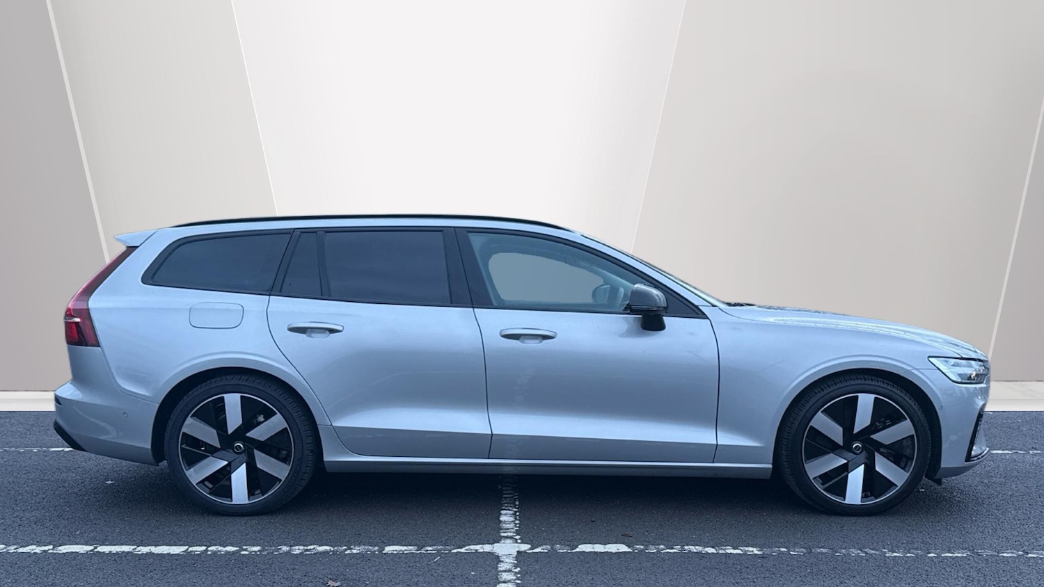 Used Volvo V60 2025 for sale - 76831542: Photo 3