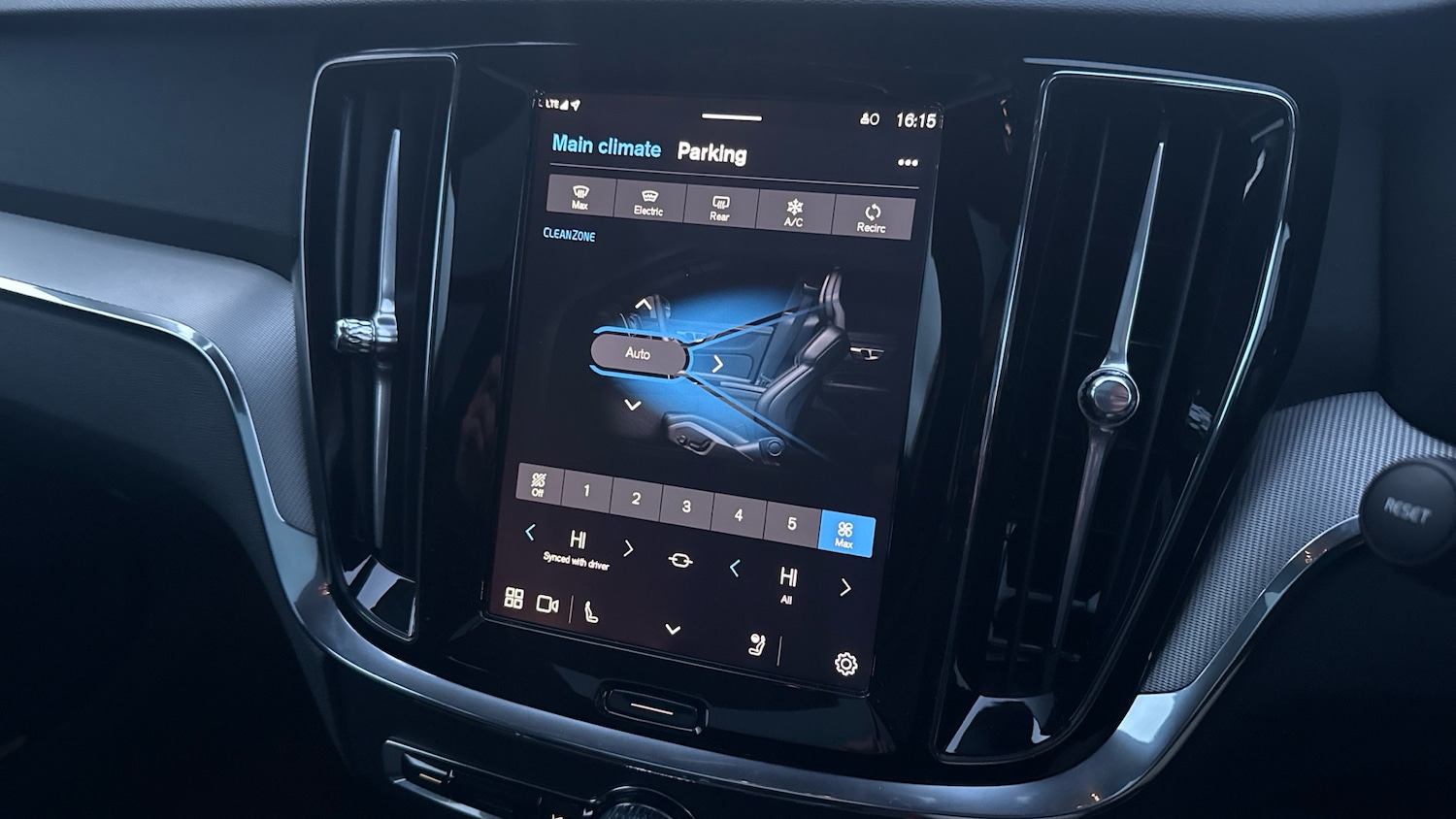 Used Volvo V60 2025 for sale - 76831542: Photo 36