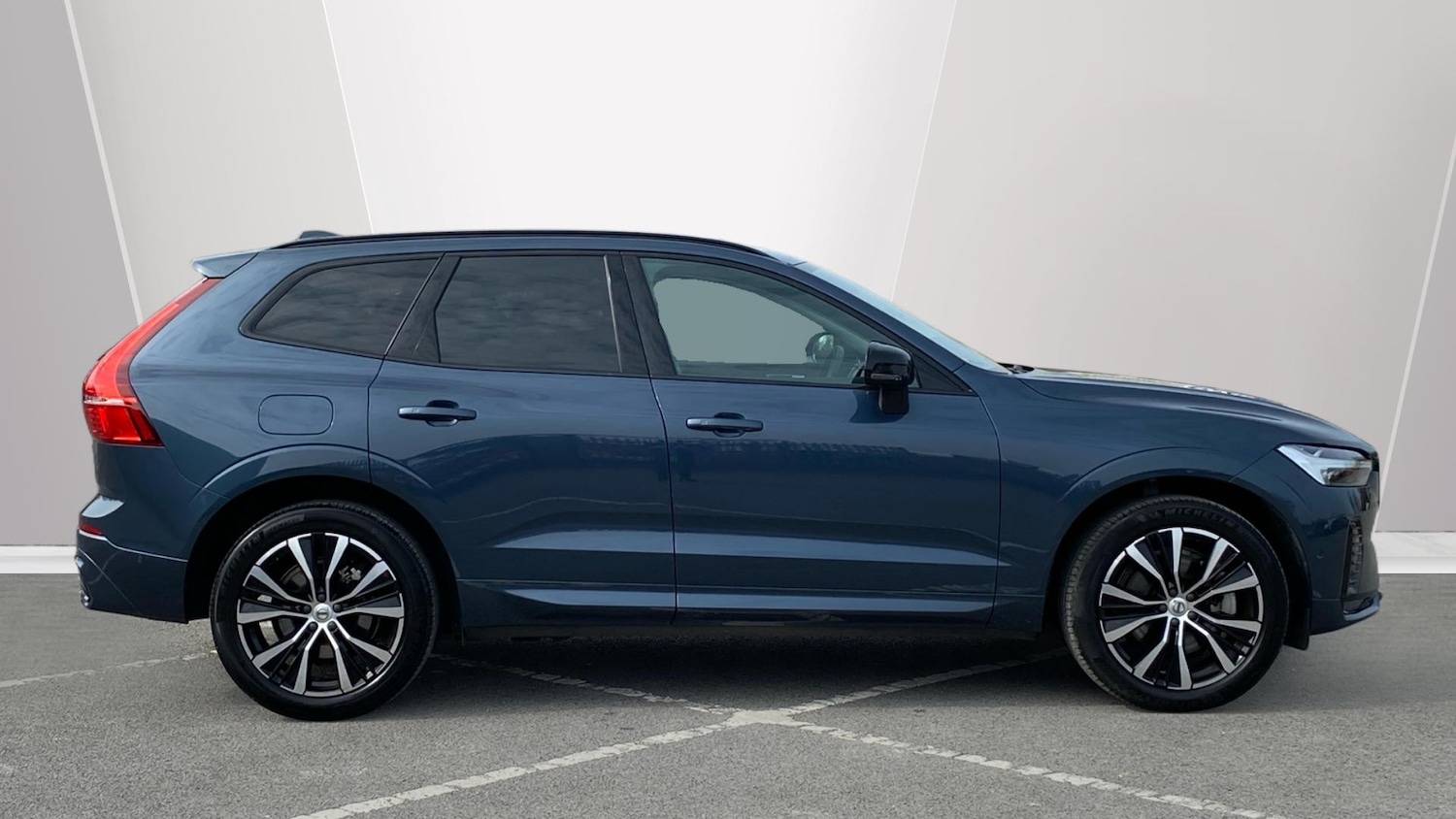 Used Volvo XC60 2023 for sale - 77999235: Photo 3