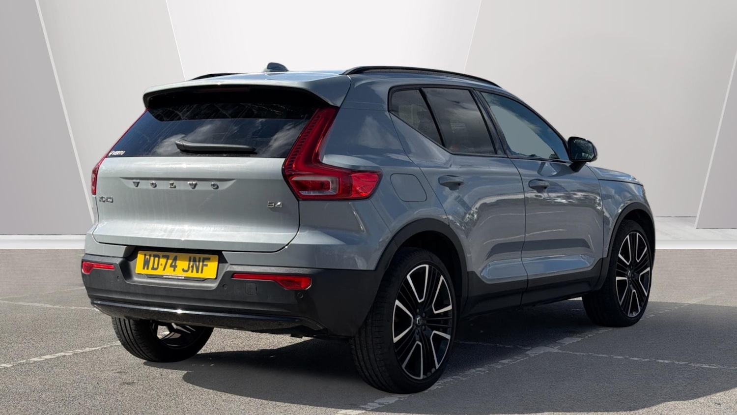 Used Volvo XC40 2024 for sale - 78109187: Photo 2