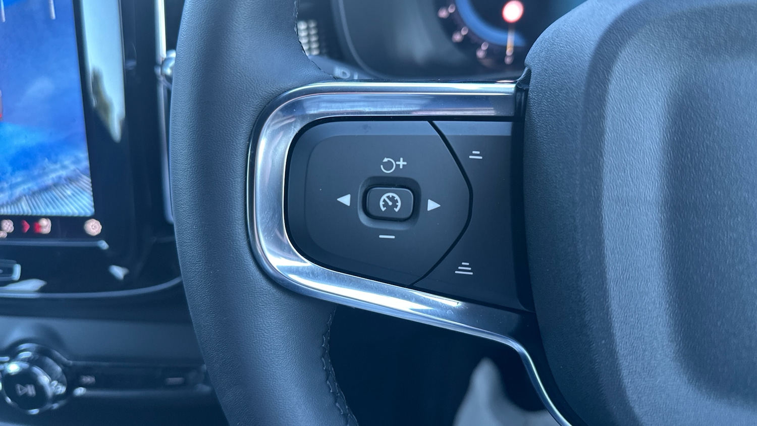 Used Volvo XC40 2023 for sale - 75983014: Photo 18