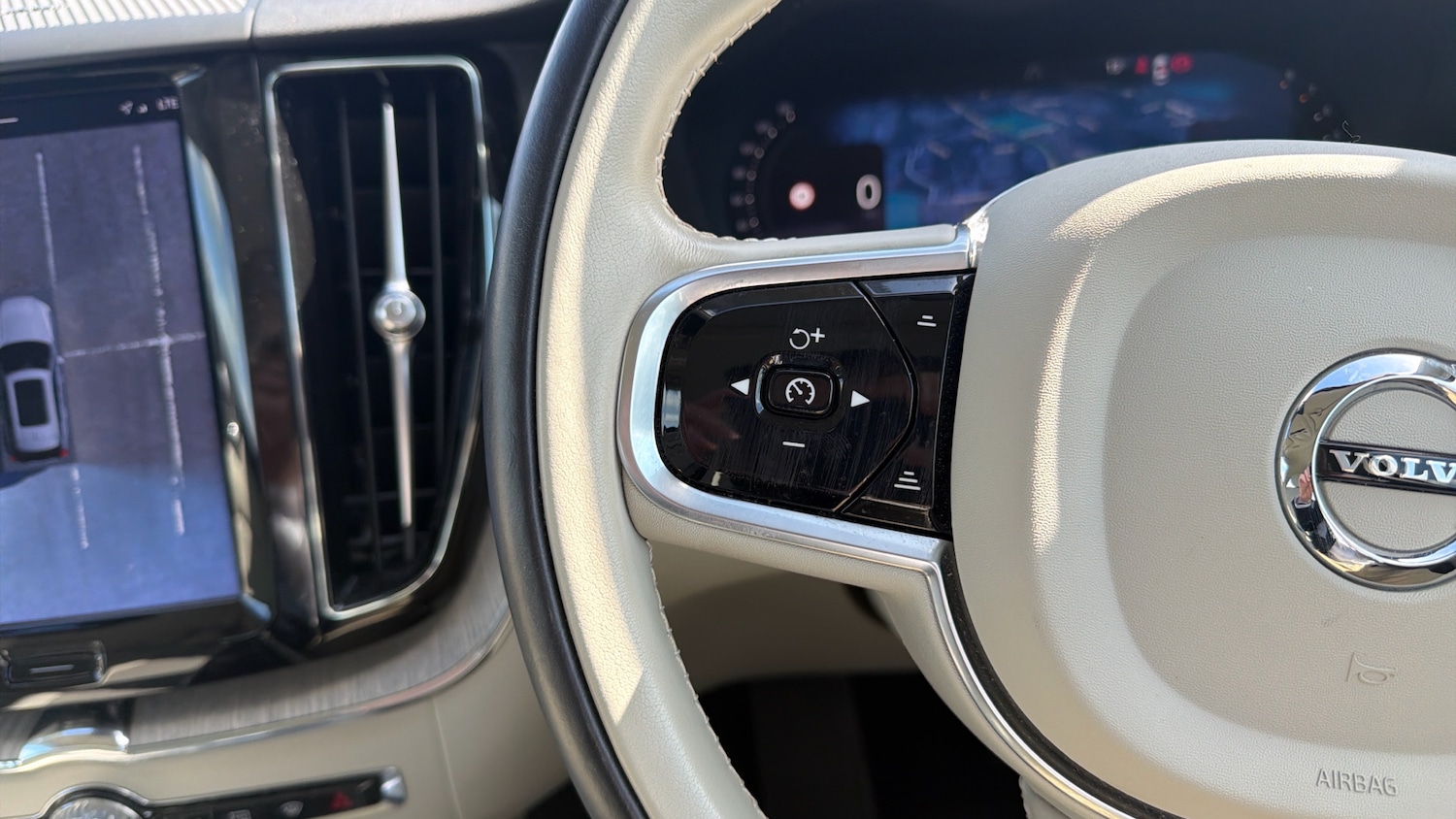 Used Volvo XC60 2023 for sale - 78066644: Photo 18