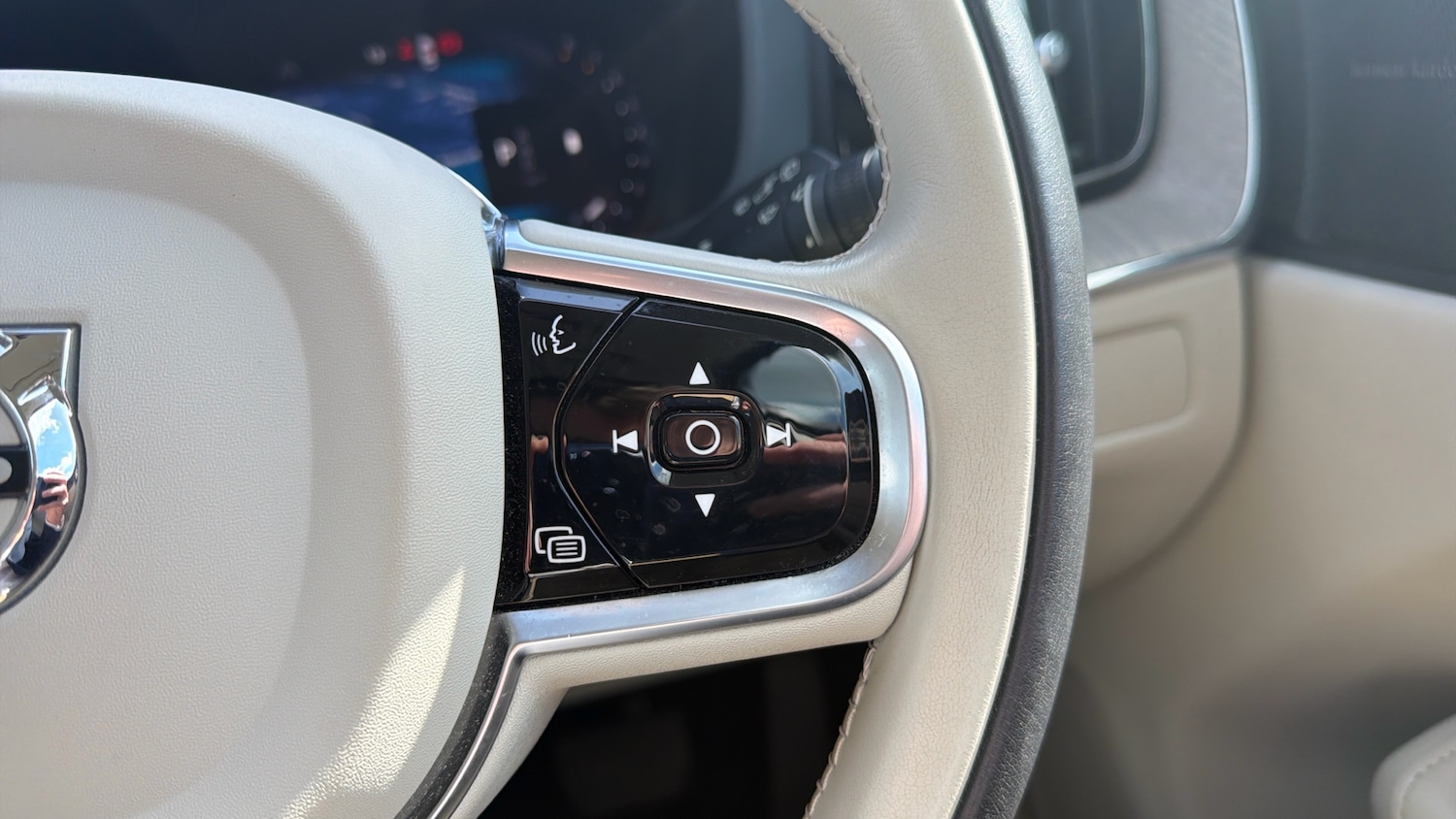 Used Volvo XC60 2023 for sale - 78066644: Photo 19