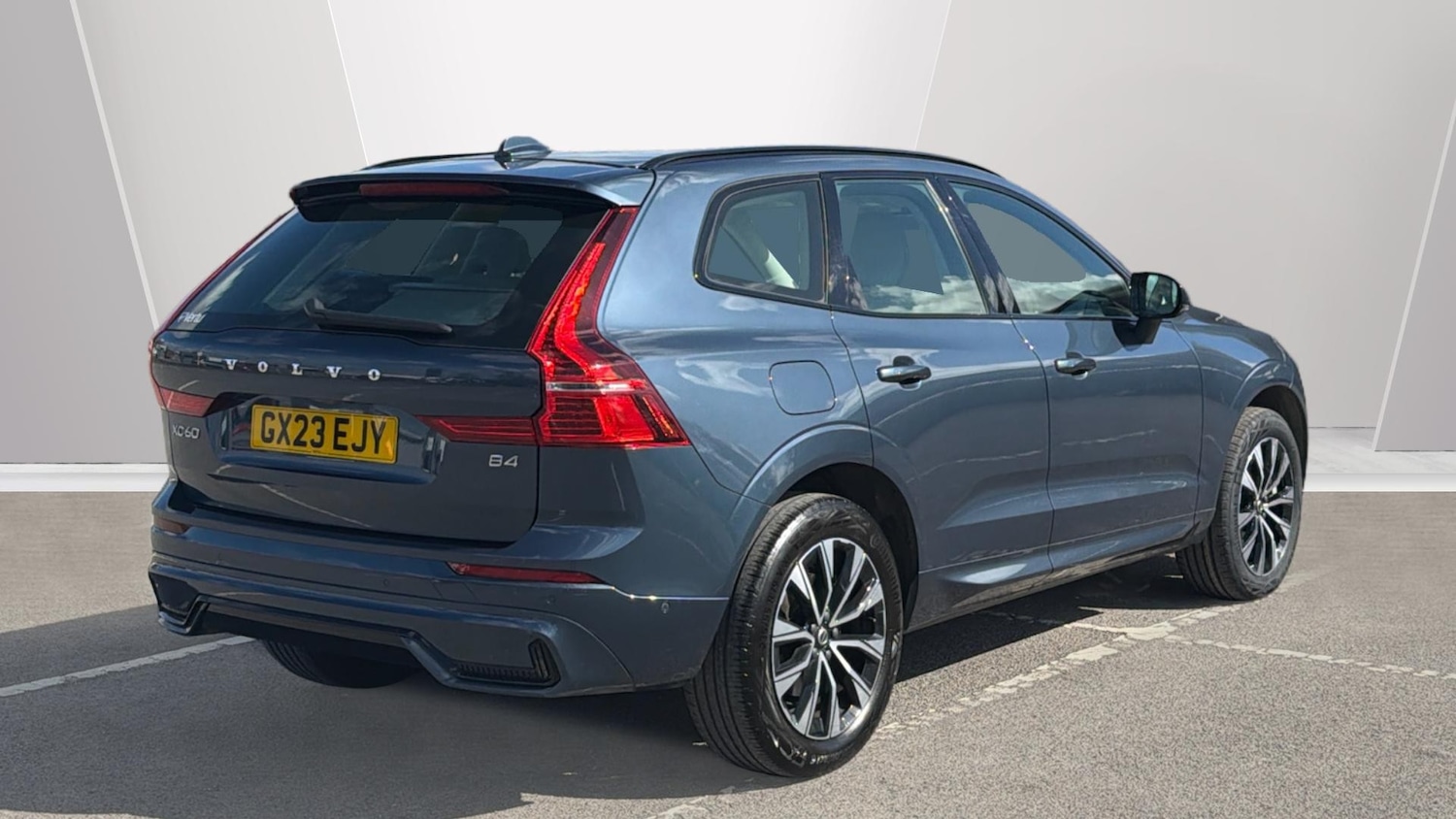 Used Volvo XC60 2023 for sale - 78066644: Photo 2