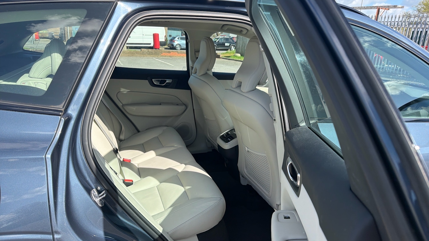 Used Volvo XC60 2023 for sale - 78066644: Photo 6