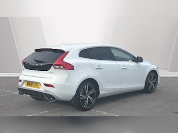 Used Volvo V40 2019 for sale - 78180160: Photo