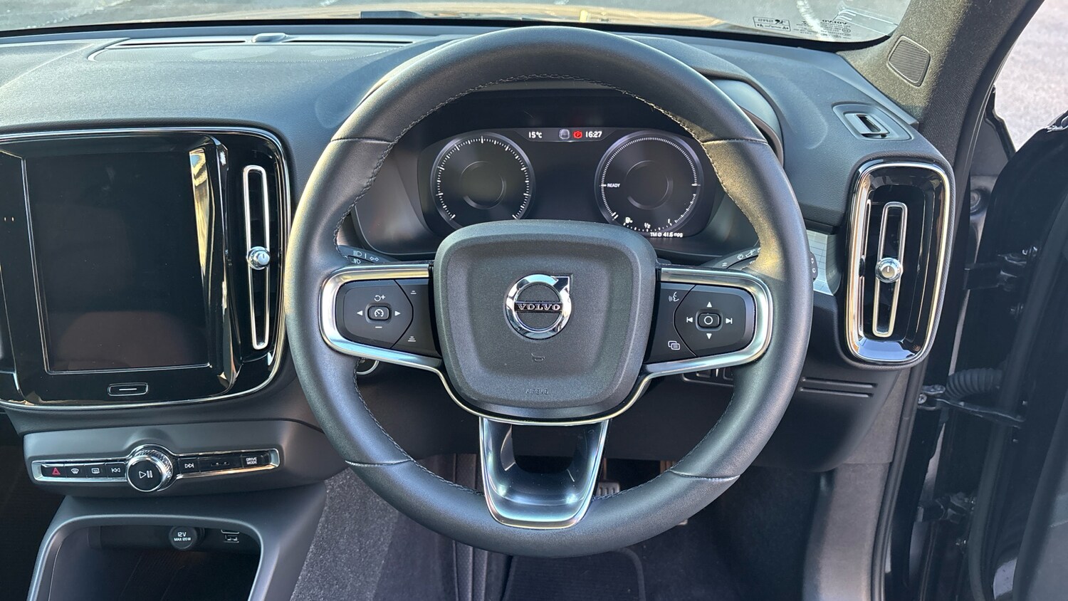 Used Volvo XC40 2023 for sale - 77758586: Photo 10