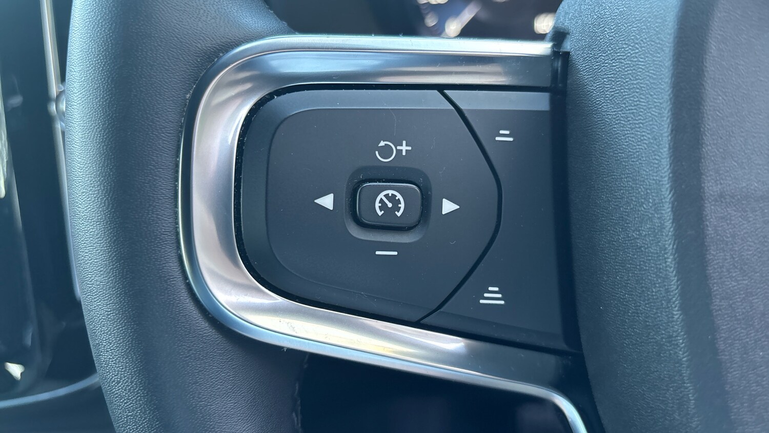 Used Volvo XC40 2023 for sale - 77758586: Photo 21