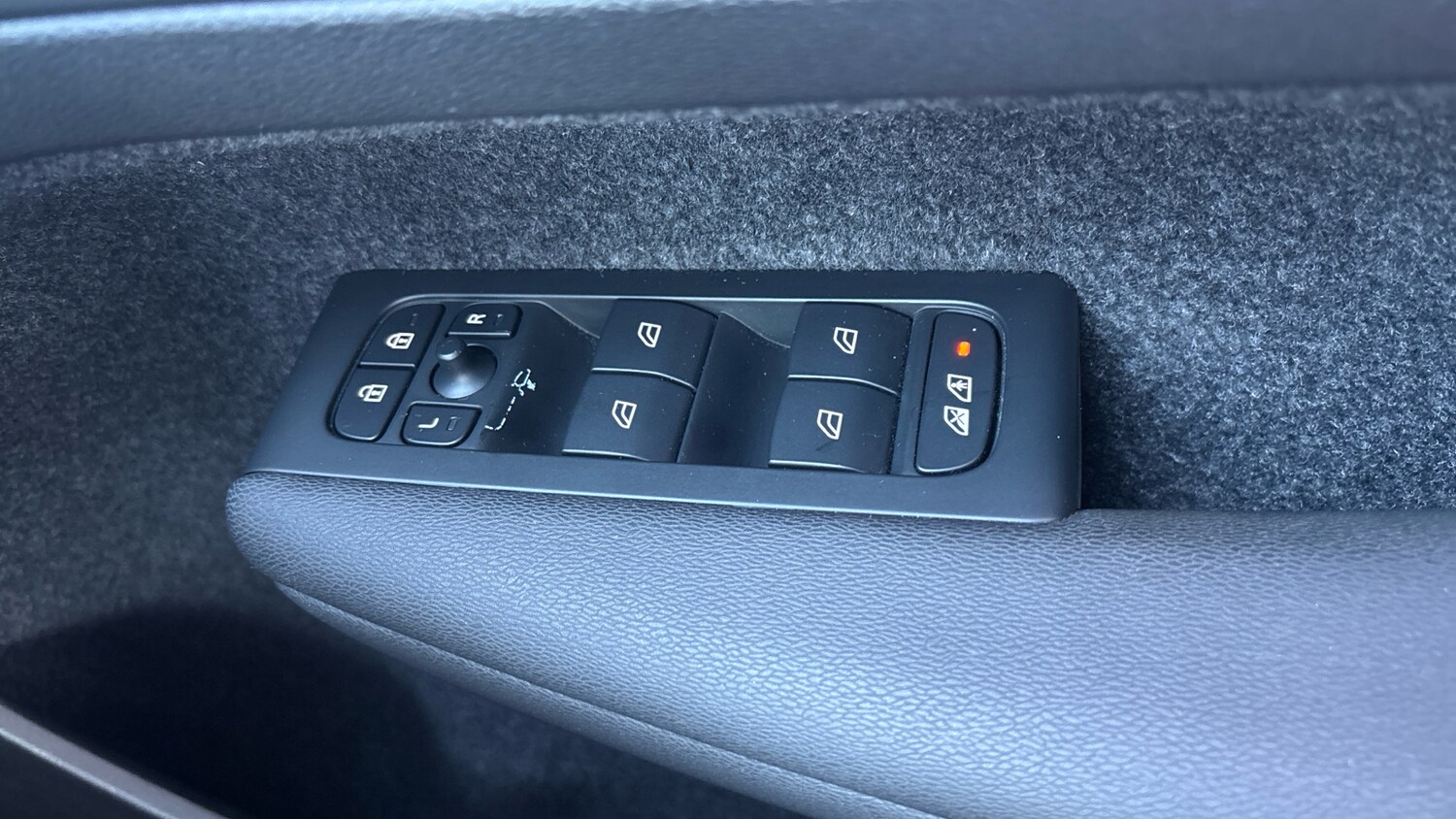 Used Volvo XC40 2023 for sale - 77758586: Photo 24